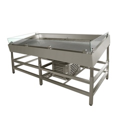 Refrigerating fish table with tilt adjustment